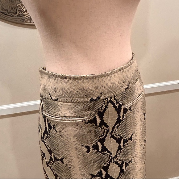 NWT $4400 KHAITE Isla leather skirt in natural snake - Size 10 - Picture 8 of 16